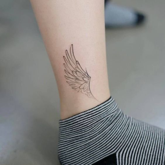 Tatuajes de alas para mujeres 29