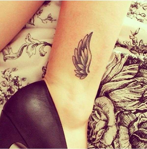 Tatuajes de alas para mujeres 7