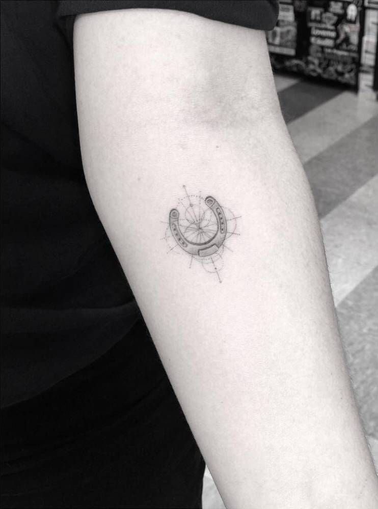 Tatuajes de herraduras 13