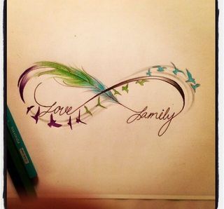 Tatuajes de infinitos con nombres y plumas 2