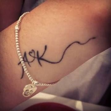 Tatuajes de iniciales 51