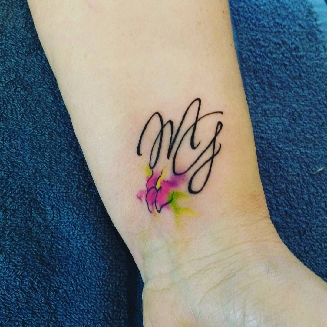 Tatuajes de iniciales 20