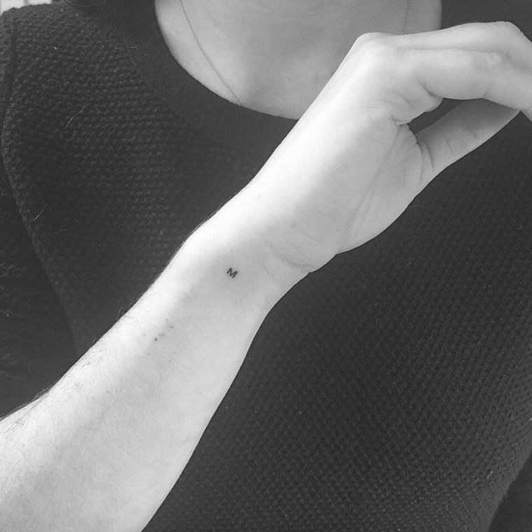 Tattoos von iniciales de nombres 26