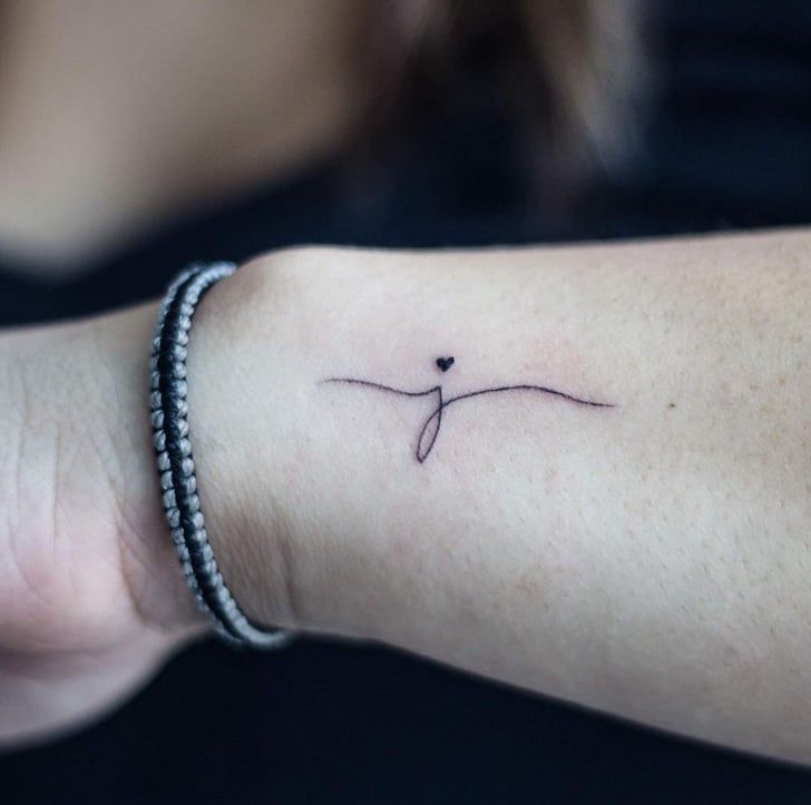 Tattoos von iniciales de nombres 25