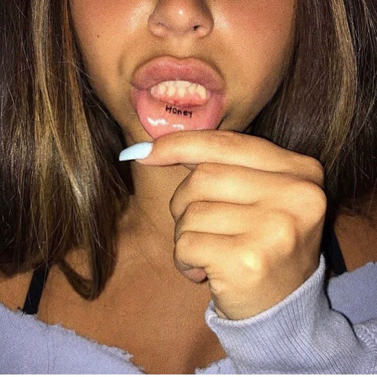 Tatouages de labios 12