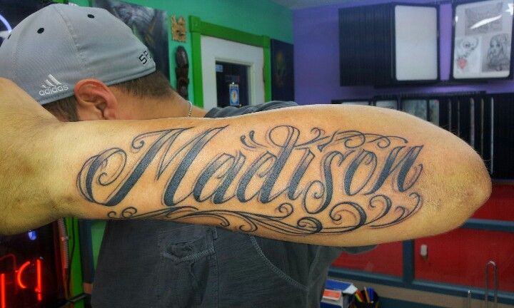 Tattoos of nombre zoe en el brazo 9