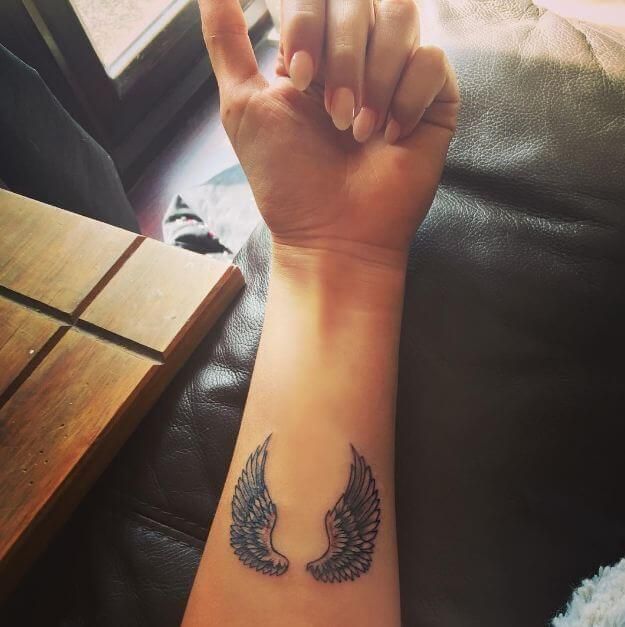 Tattoos of nombre zoe en el brazo 10
