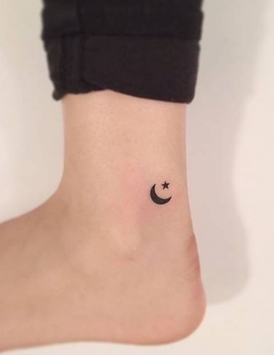 Tatuajes de nombres arriba del codo 31