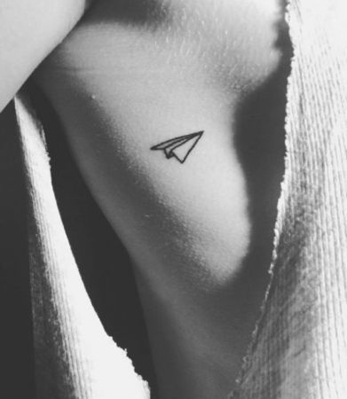 Tatuajes de nombres arriba del codo 27