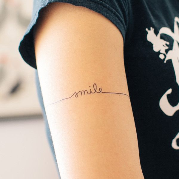 Tatuajes de nombres arriba del codo 53