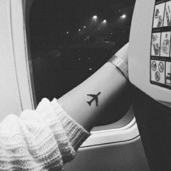 Tatuajes de nombres arriba del codo 36