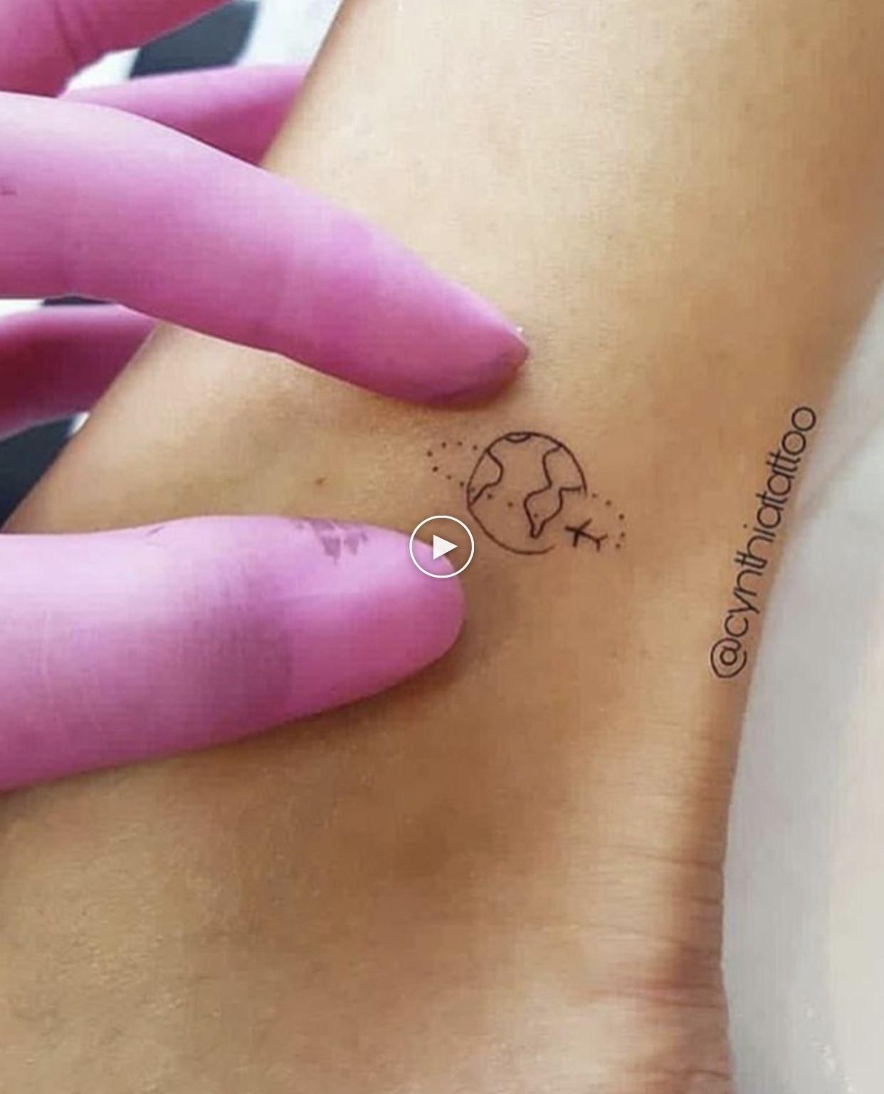 Tatuajes de nombres arriba del codo 24