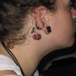 Tattoos of nombres atras de la oreja 4
