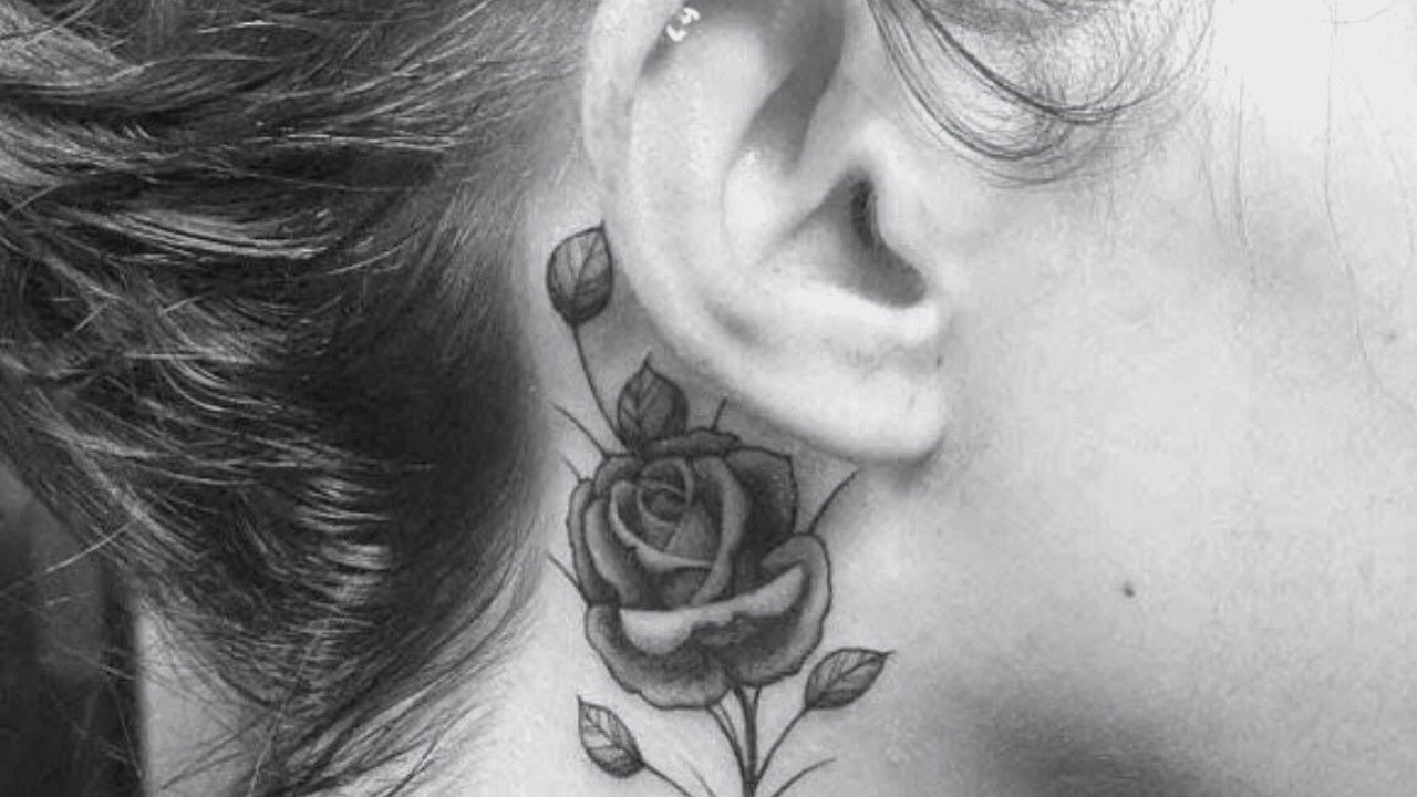 Tattoos of nombres atras de la oreja 7