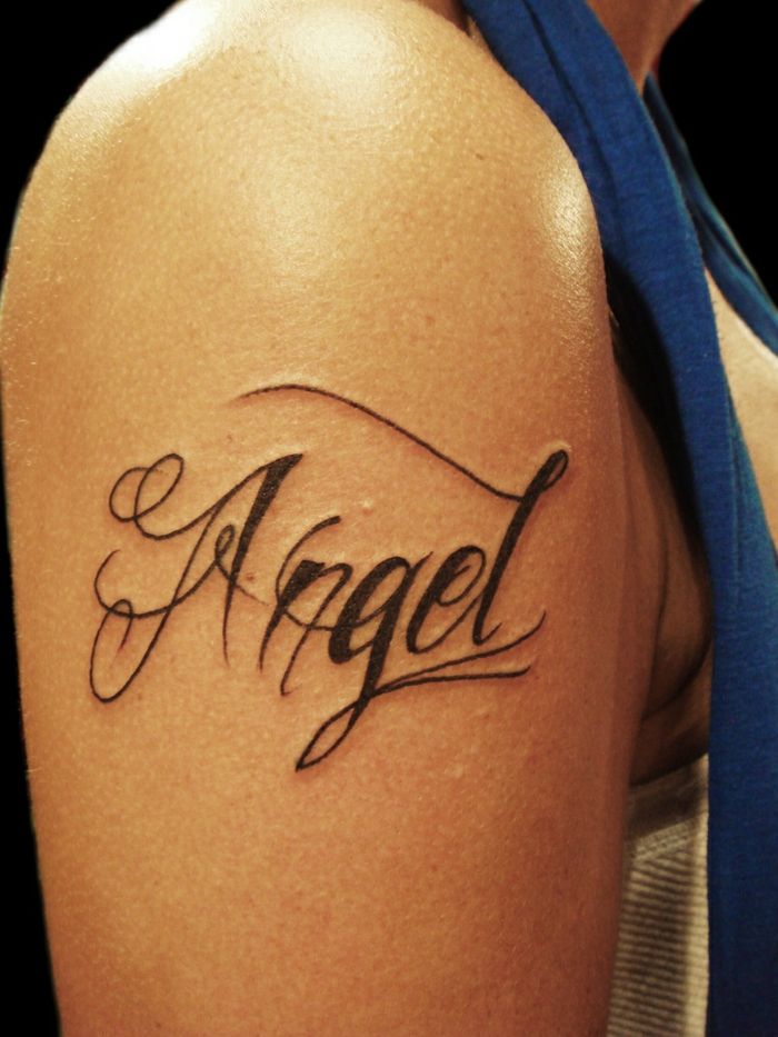 Tatuagens de nombres con adornos 11