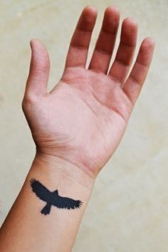 Tatuajes de nombres con alas