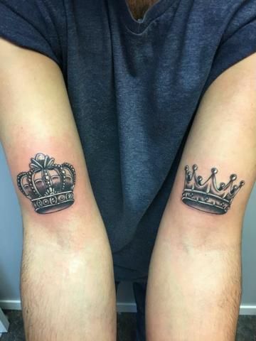 Tatouages de nombres con coronas 50