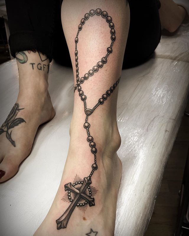 Tatouages de nombres con coronas 60