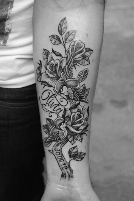 Tatuajes de nombres con plumas 27