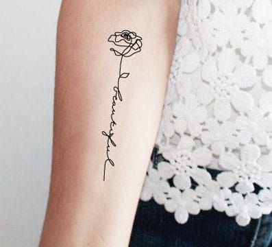 Tatuajes de nombres con rosas
