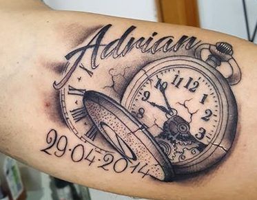 Tatuajes de nombres con rosas para hombres