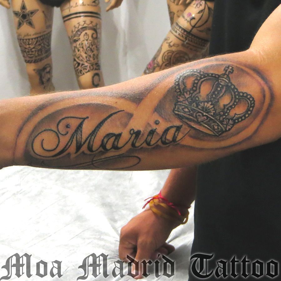 Tatuajes de nombres con una corona 9
