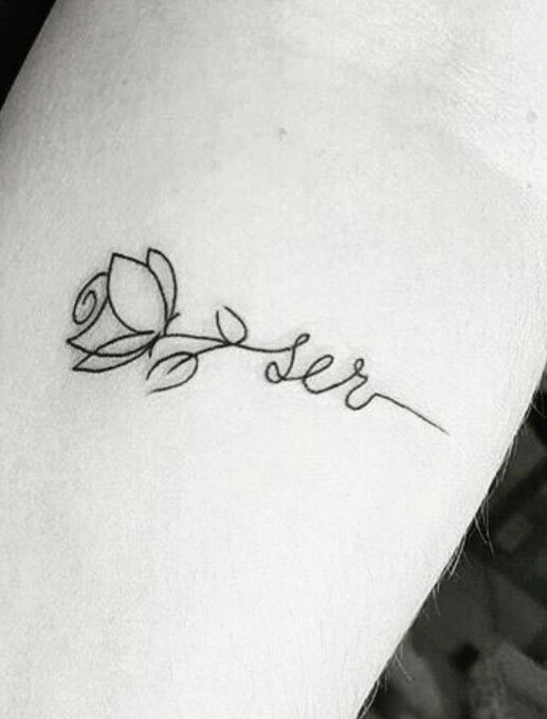 Tatuagens de nombres con una rosa 55