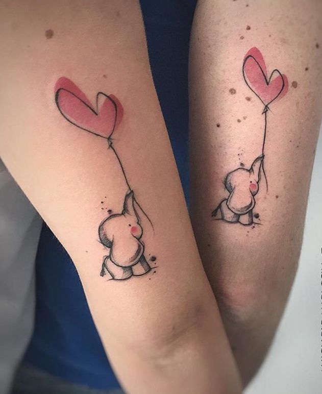 Tatuaggi di nombres de hijas en el brazo 14