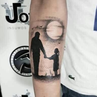 Tatuajes de nombres de hijas para hombres 47