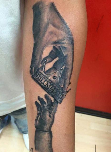 Tatuajes de nombres de hijas para hombres 42