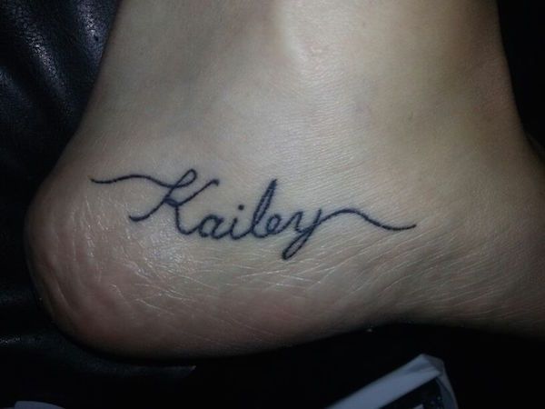 Tatuajes de nombres de hijas para hombres 34