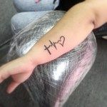 Tattoos von nombres de hijos en el antebrazo 2