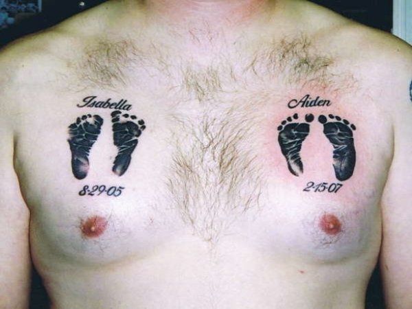 Tatuagens de nombres de hijos en el pecho 16
