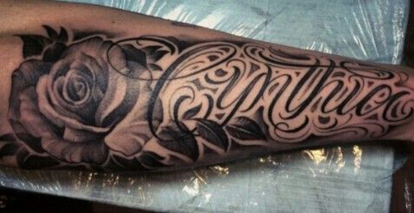 Tatuagens de nombres de hijos en el pecho 12