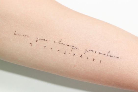 Tatuajes de nombres en el cuello 29