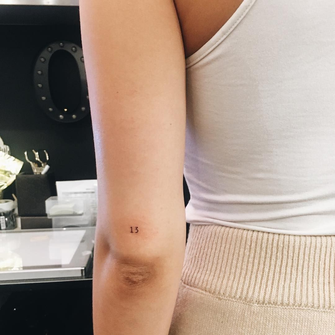 Tatuajes de nombres en el cuello 50