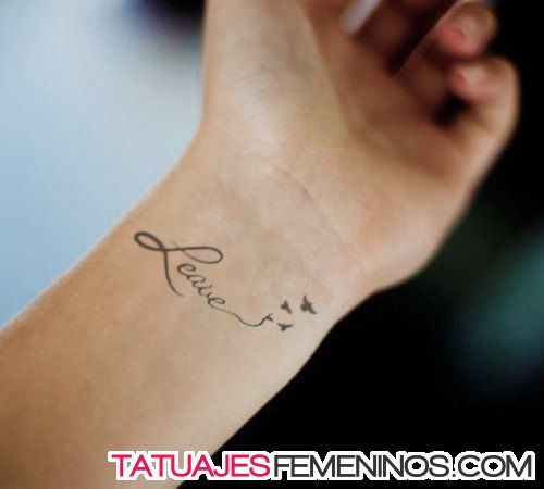Tatuajes de nombres en el cuello 19