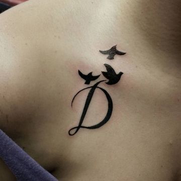 Tatuajes de nombres en el cuello 25