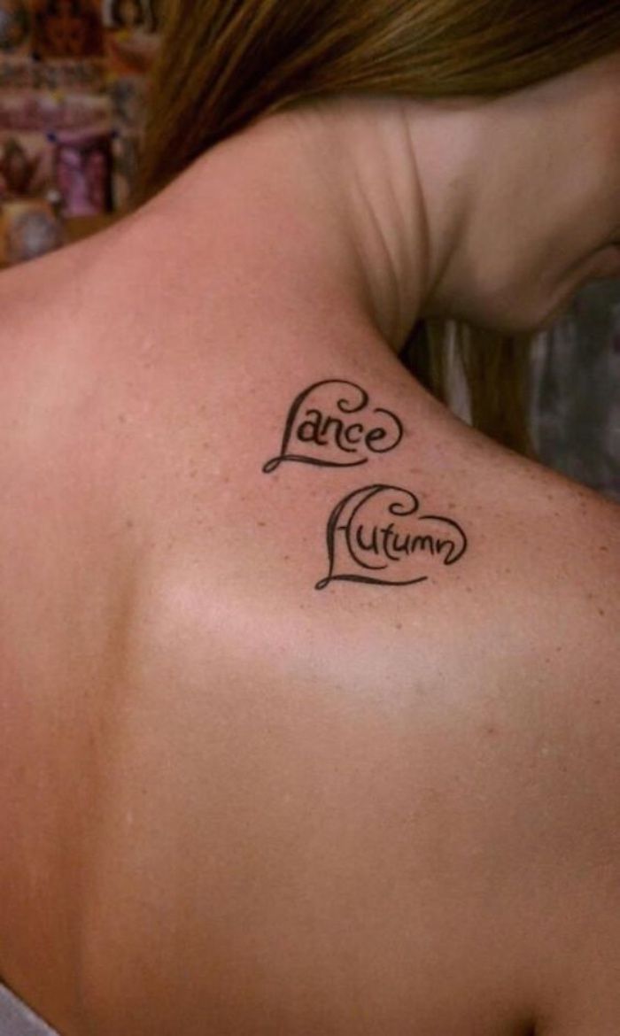 Tattoos of nombres en el hombro 32