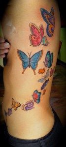 Tattoos of nombres en el hombro 24