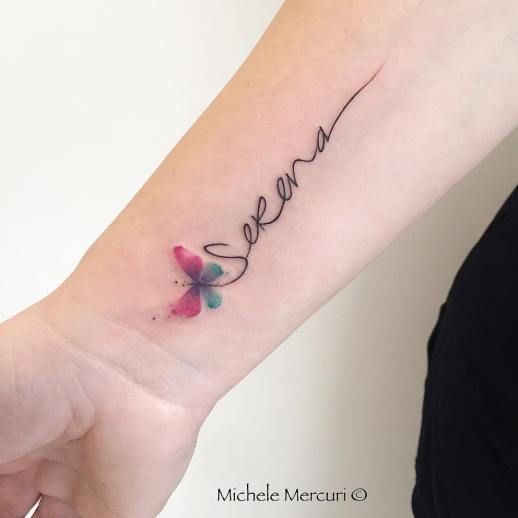 Tattoos of nombres en el hombro 22