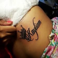 Tattoos of nombres en el muslo 15