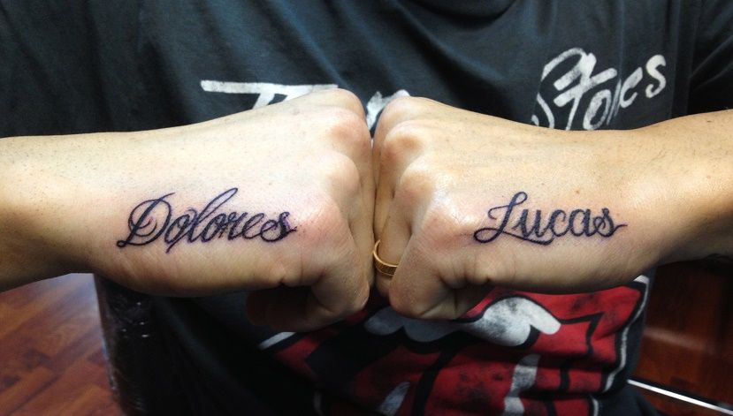 Tattoos of nombres en el muslo 50