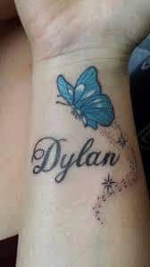 Tattoos of nombres en el muslo 4