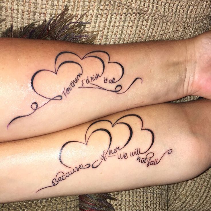 Tattoos of nombres en el muslo 20
