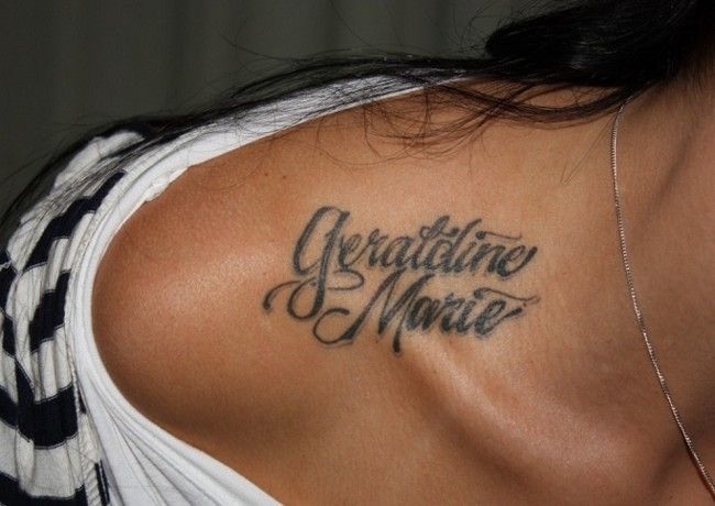 Tatuajes de nombres en la clavicula 9