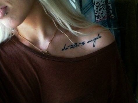 Tatuajes de nombres en la clavicula 7