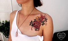 Tattoos of nombres en la clavicula