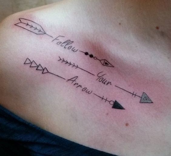 Tatuajes de nombres en la clavicula 25