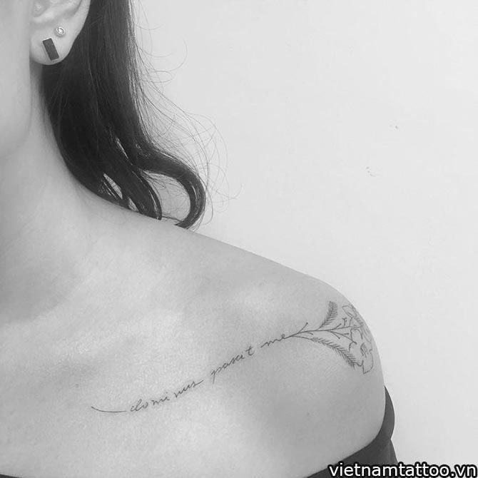 Tatuajes de nombres en la clavicula 22